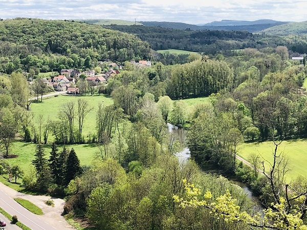 vue sur st moré par les falaises