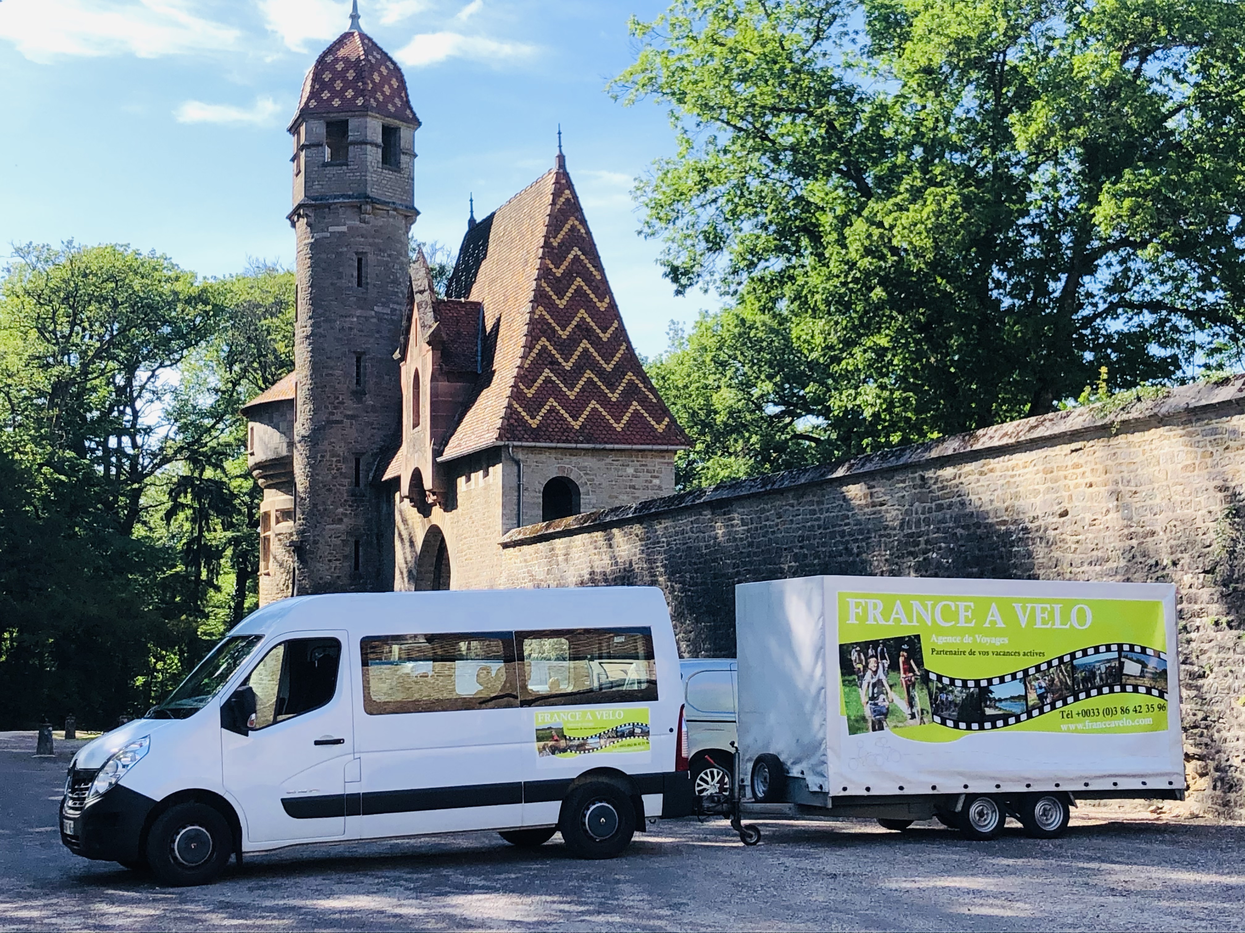 véhicule_transfert_navette_bagages_france_a_velo